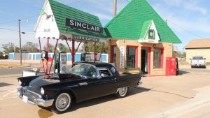 The Triangle Sinclair Historic Filling Station 1935 black 1957 Thunderbird