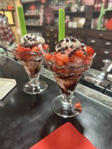 Dillon-Depot-homemade-ice Old-fashioned-diners in Texas ice cream sundaes with toppings