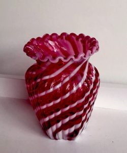 https://texasvintageshopper.com/wp-content/uploads/2023/02/Fenton-Art-Glass-Cranberry-Ribbed-Opalescent-Optic-Swirl-Red-White-250x300.jpg